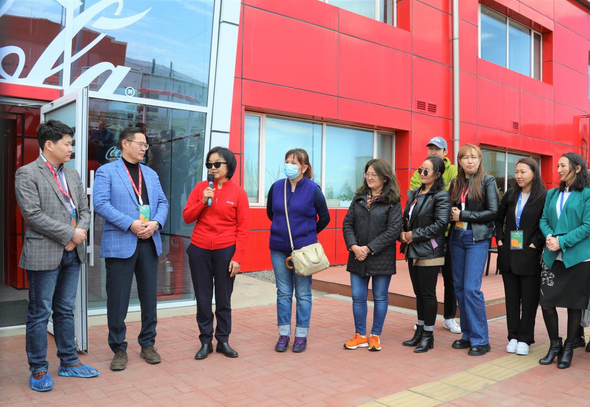 Монгол Улсын Ерөнхийлөгч Ухнаагийн Хүрэлсүх болон ЕТГ-ын  танилцсан 100 гаруй үндэсний үйлдвэрүүдээр баялаг бүтээгчид аялан туршлага солилцож хамтран ажиллаж эхэллээ 